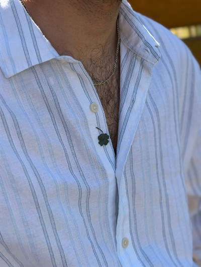 Nakış Logolu Çizgili Yakalı Keten Gömlek