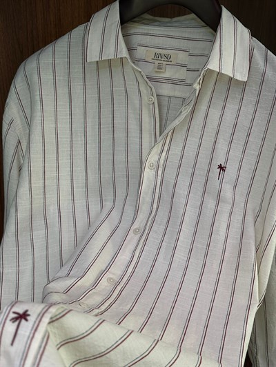 Nakış Logolu Çizgili Yakalı Keten Gömlek