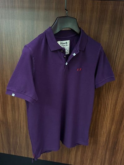 Nakış Logolu Tahta Düğmeli Yakalı T-Shirt