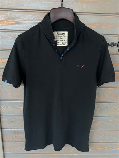 Nakış Logolu Tahta Düğmeli Yakalı T-Shirt