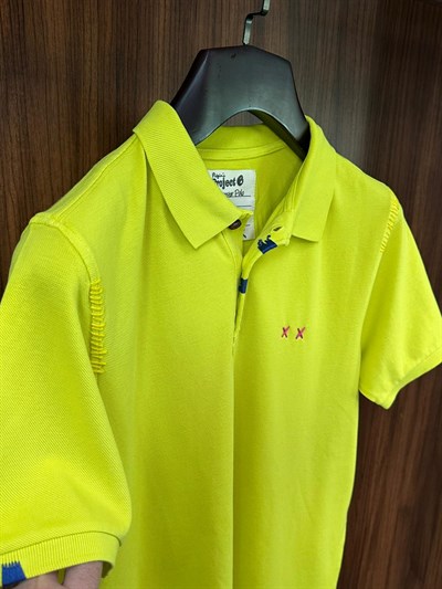 Nakış Logolu Tahta Düğmeli Yakalı T-Shirt