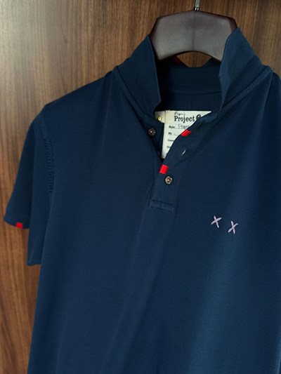 Nakış Logolu Tahta Düğmeli Yakalı T-Shirt