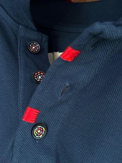 Nakış Logolu Tahta Düğmeli Yakalı T-Shirt