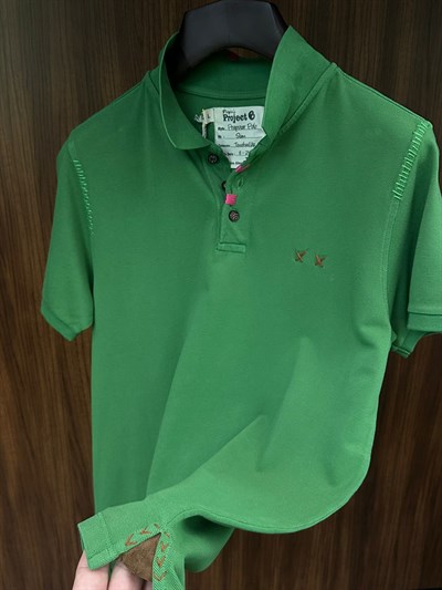 Nakış Logolu Tahta Düğmeli Yakalı T-Shirt