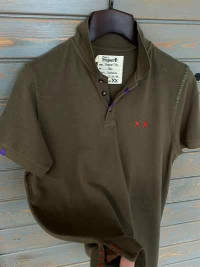 Nakış Logolu Tahta Düğmeli Yakalı T-Shirt