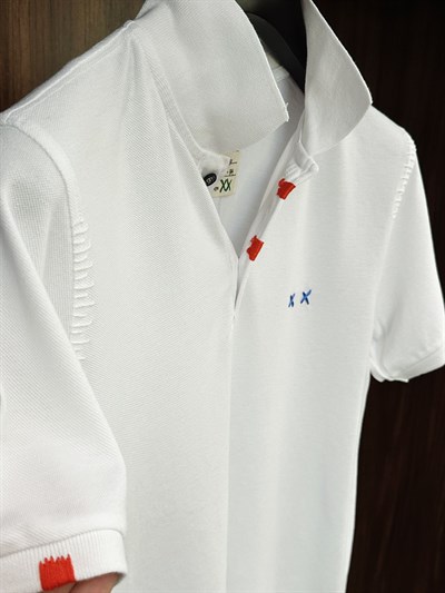 Nakış Logolu Tahta Düğmeli Yakalı T-Shirt