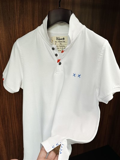 Nakış Logolu Tahta Düğmeli Yakalı T-Shirt