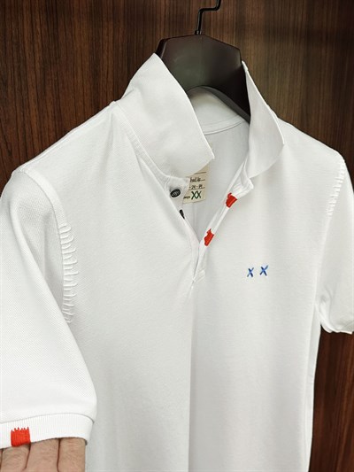 Nakış Logolu Tahta Düğmeli Yakalı T-Shirt