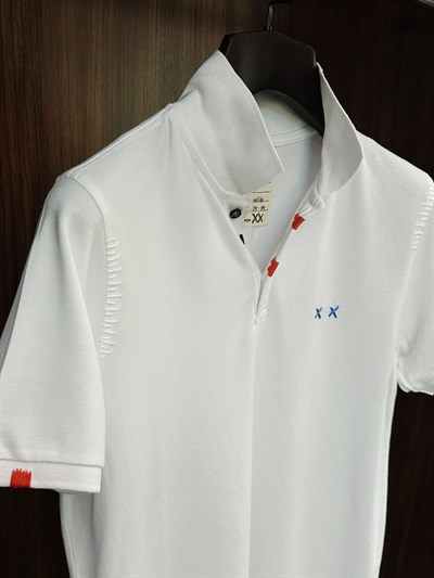 Nakış Logolu Tahta Düğmeli Yakalı T-Shirt