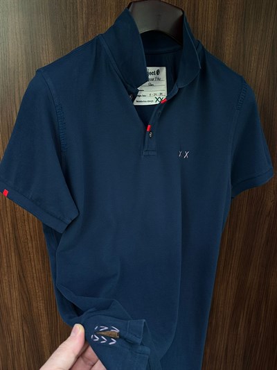 Nakış Logolu Tahta Düğmeli Yakalı T-Shirt