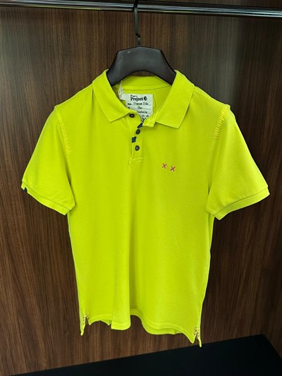 Nakış Logolu Tahta Düğmeli Yakalı T-Shirt