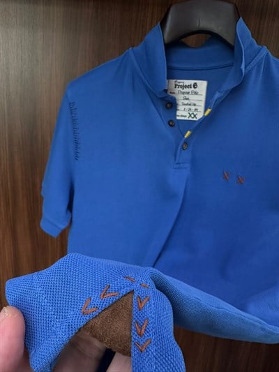 Nakış Logolu Tahta Düğmeli Yakalı T-Shirt