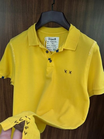 Nakış Logolu Tahta Düğmeli Yakalı T-Shirt