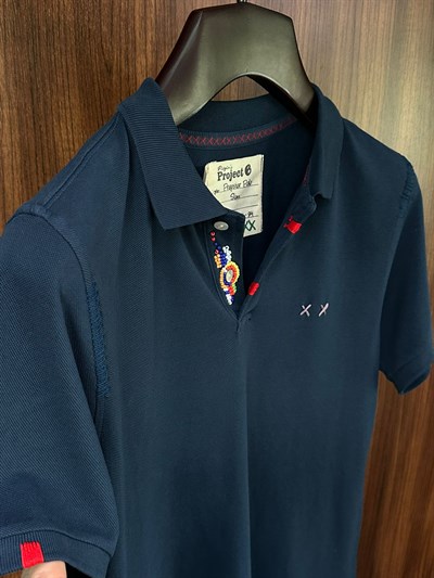 Nakış Logolu Yaka Boncuk Detaylı T-Shirt