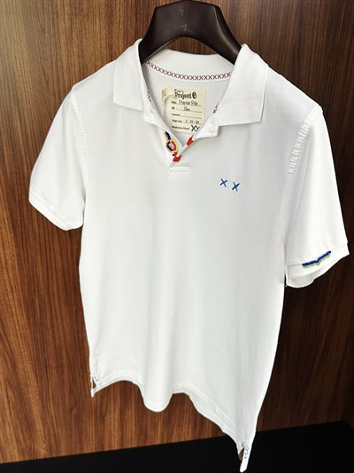 Nakış Logolu Yaka Boncuk Detaylı T-Shirt