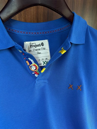 Nakış Logolu Yaka Boncuk Detaylı T-Shirt