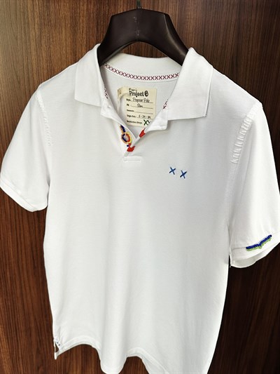 Nakış Logolu Yaka Boncuk Detaylı T-Shirt