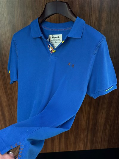 Nakış Logolu Yaka Boncuk Detaylı T-Shirt