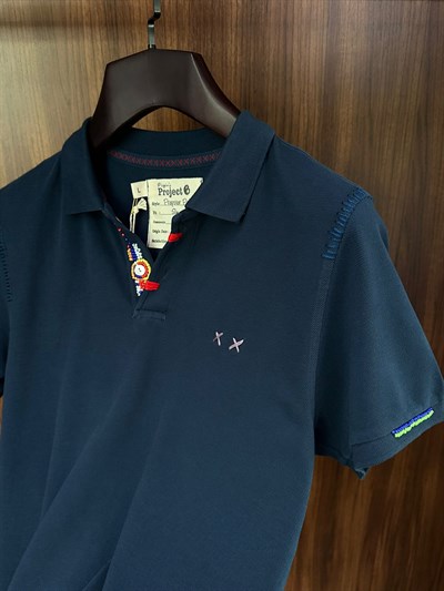 Nakış Logolu Yaka Boncuk Detaylı T-Shirt