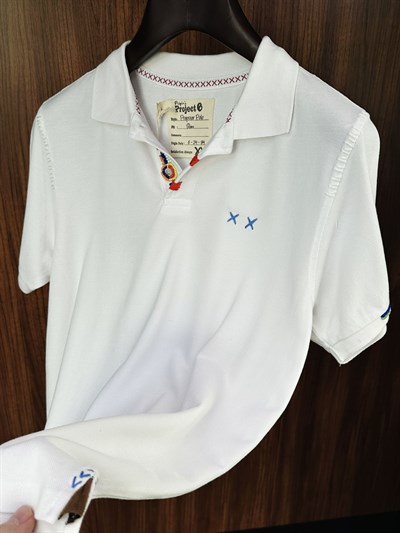 Nakış Logolu Yaka Boncuk Detaylı T-Shirt