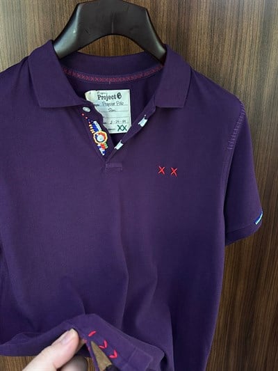 Nakış Logolu Yaka Boncuk Detaylı T-Shirt