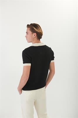 Süs Düğmeli Triko Yakalı T-Shirt