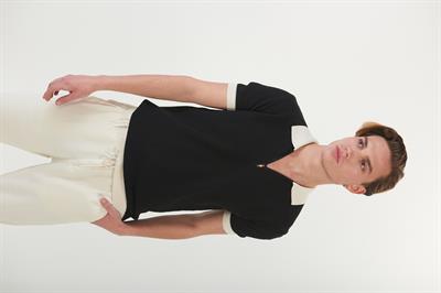 Süs Düğmeli Triko Yakalı T-Shirt