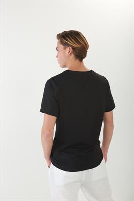 V Yaka Basic T-Shirt