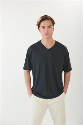 V Yaka Düz Basic T-Shirt