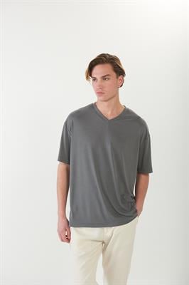 V Yaka Düz Basic T-Shirt