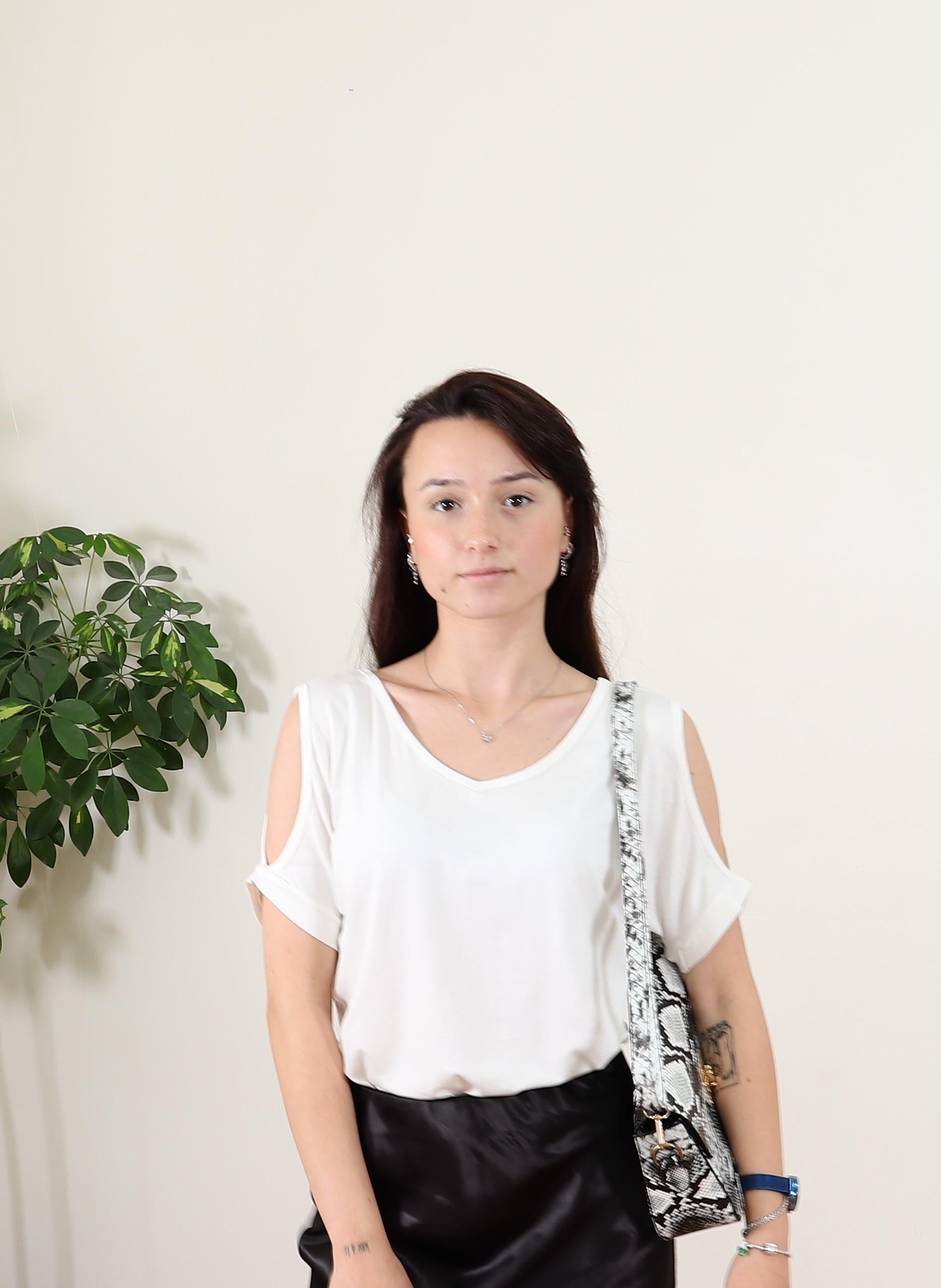 OMUZ DEKOLTELİ BLUZ