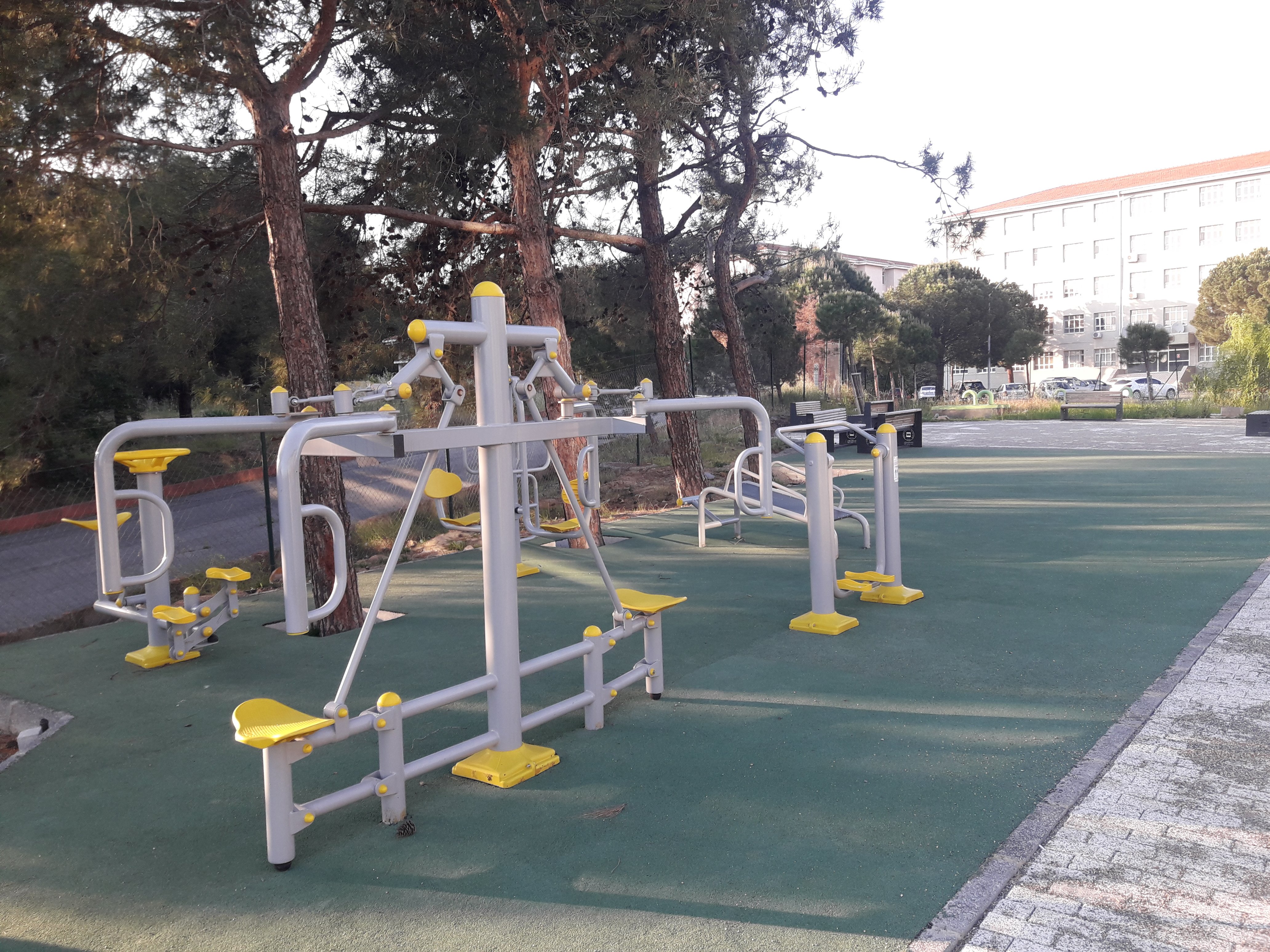 Marmara Üniversitesi Recep Tayyip Erdoğan Külliyesi açık alan spor parkı genel görünümü