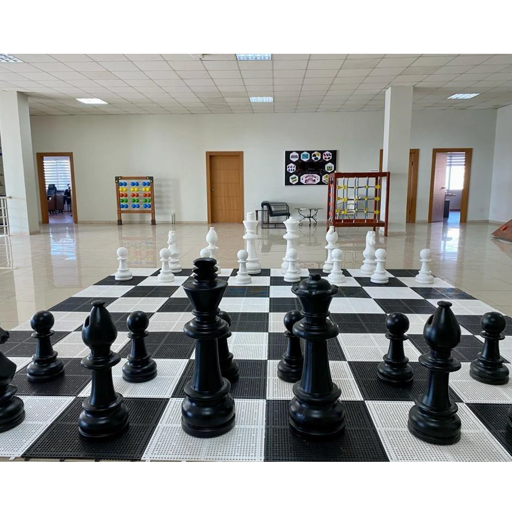 Bahçe Satranç Takımı + Zemin (STN-100) – İç ve Dış Mekan Uyumlu