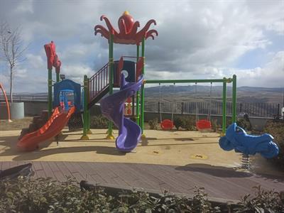 Çocuk Oyun Parkı 7x4m, Ahtapot Çatılı İki Kaydıraklı Model