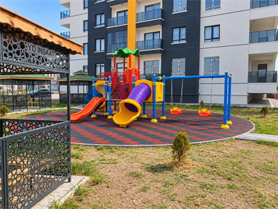 Dış Mekan Çocuk Oyun Parkı 9.5x5.5m, Üç Kaydıraklı Klasik Model