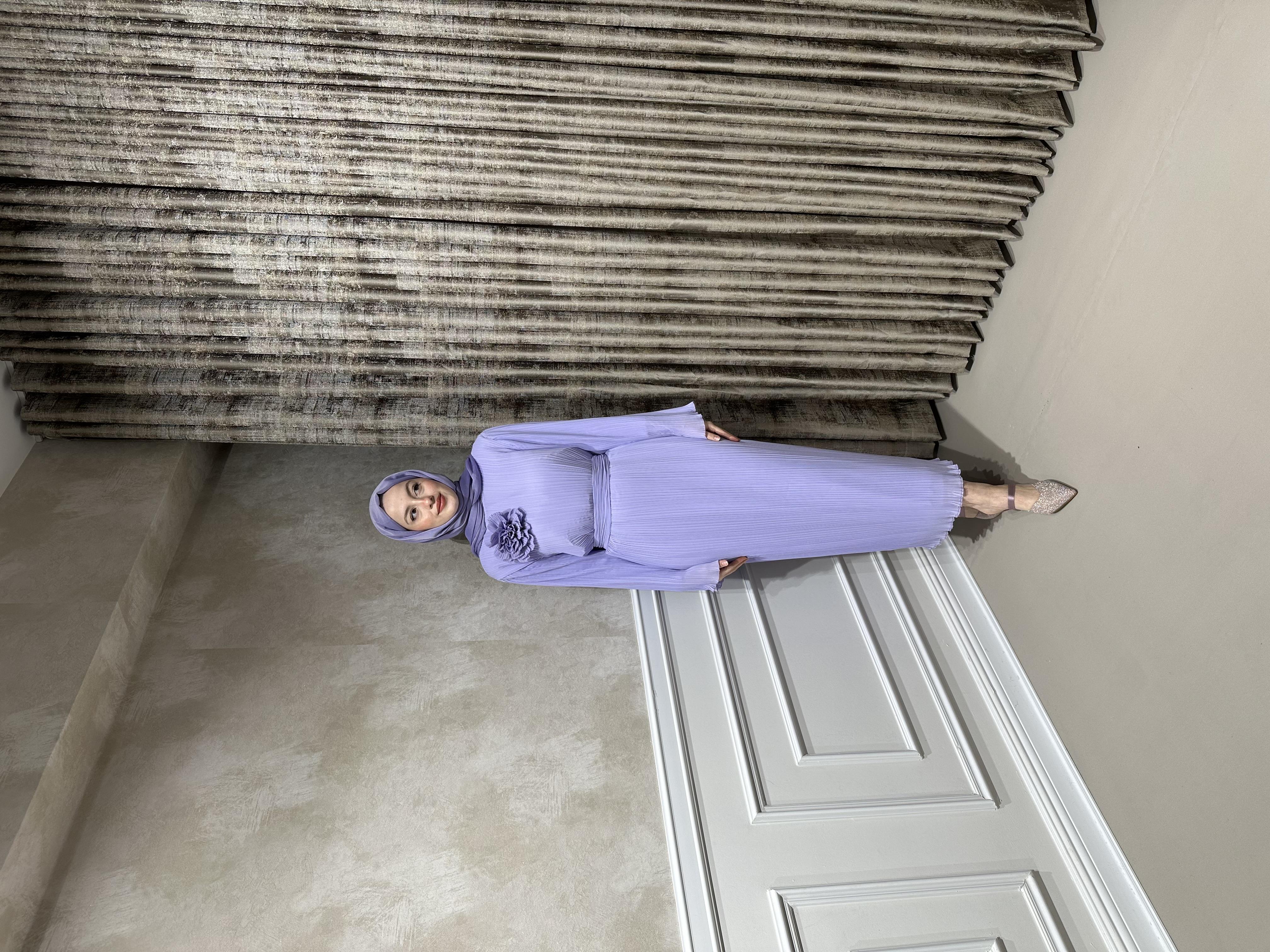 Gül Detaylı Lila Elbise