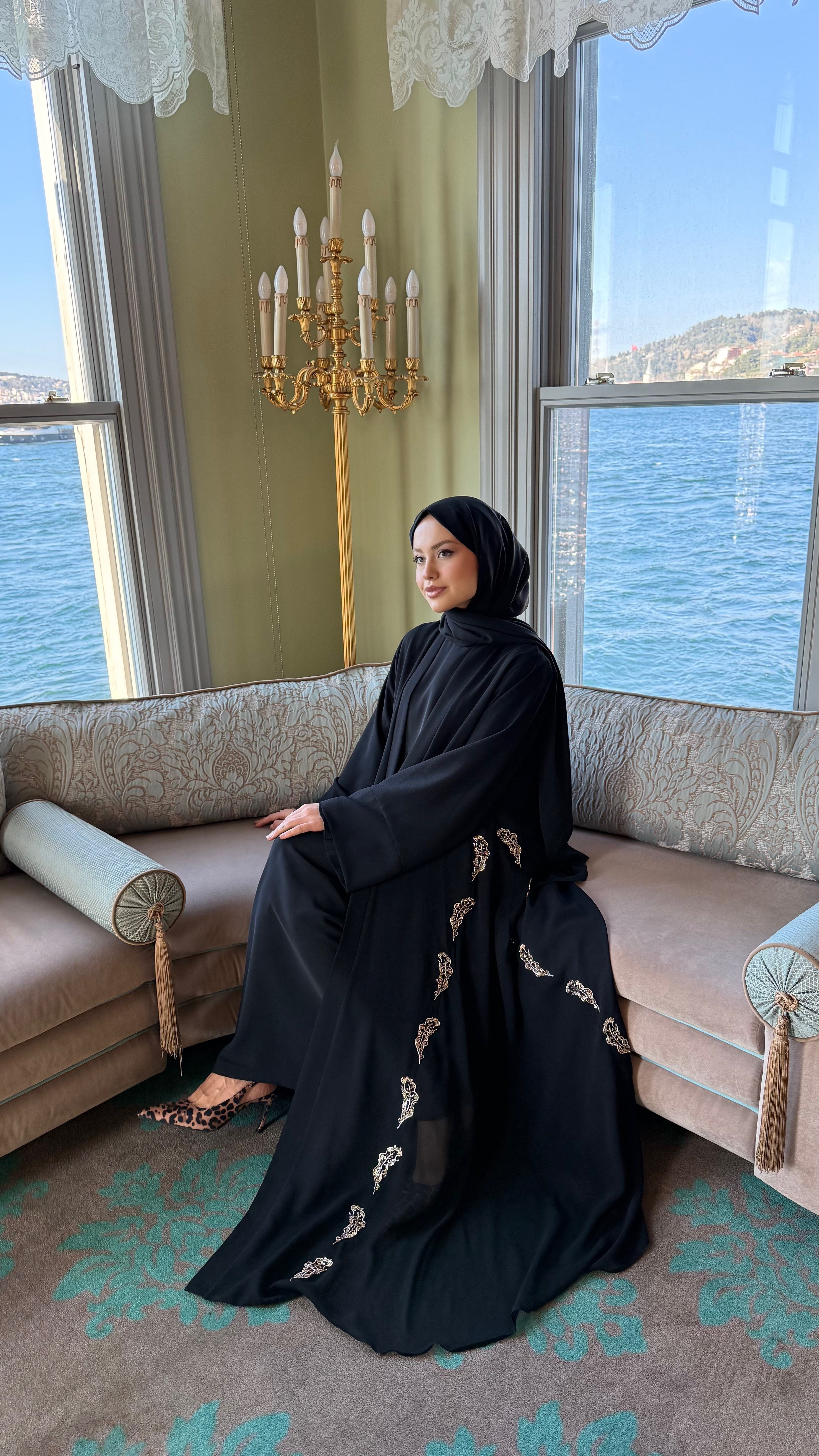 Nakış işlemeli Siyah abaya takım