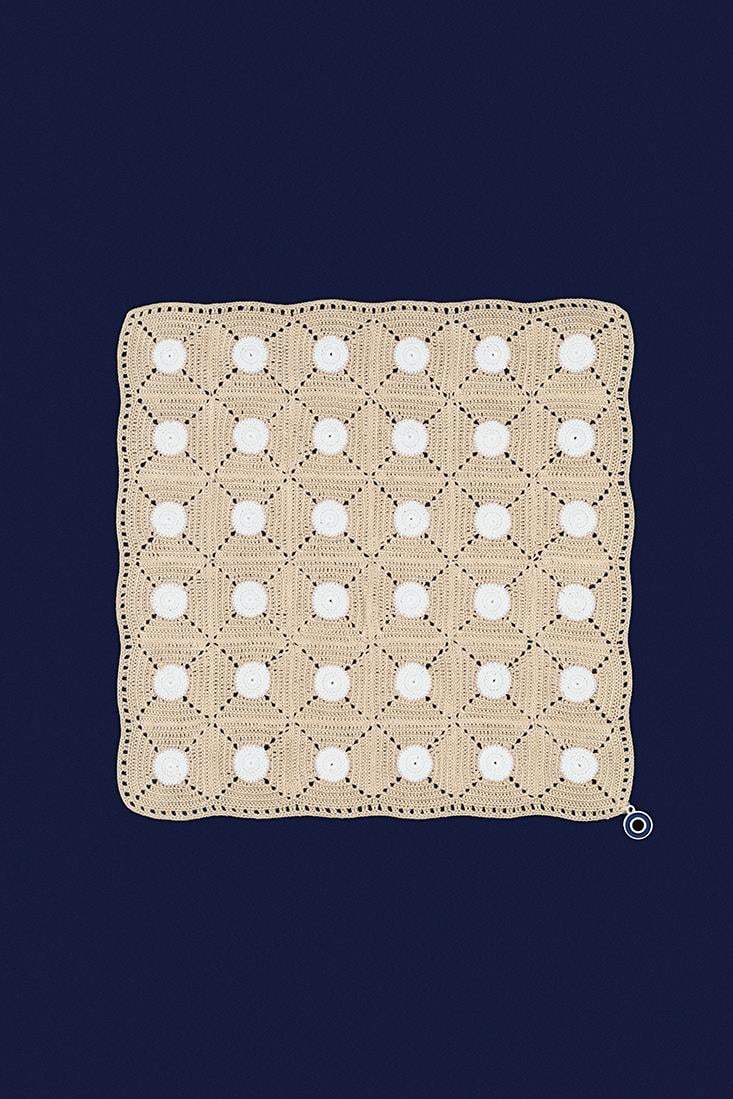 Bej Beyaz Tiny Dots El İşi Dantel Örtü