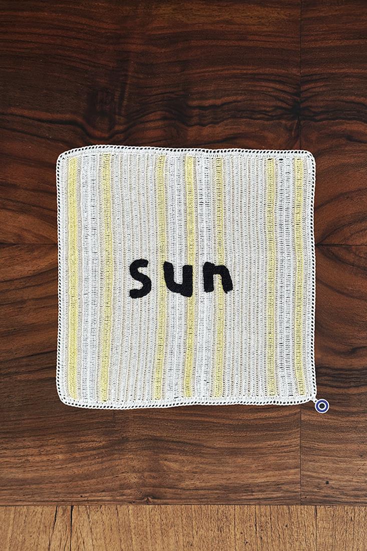 Sun Yazılı El İşi Dantel Örtü