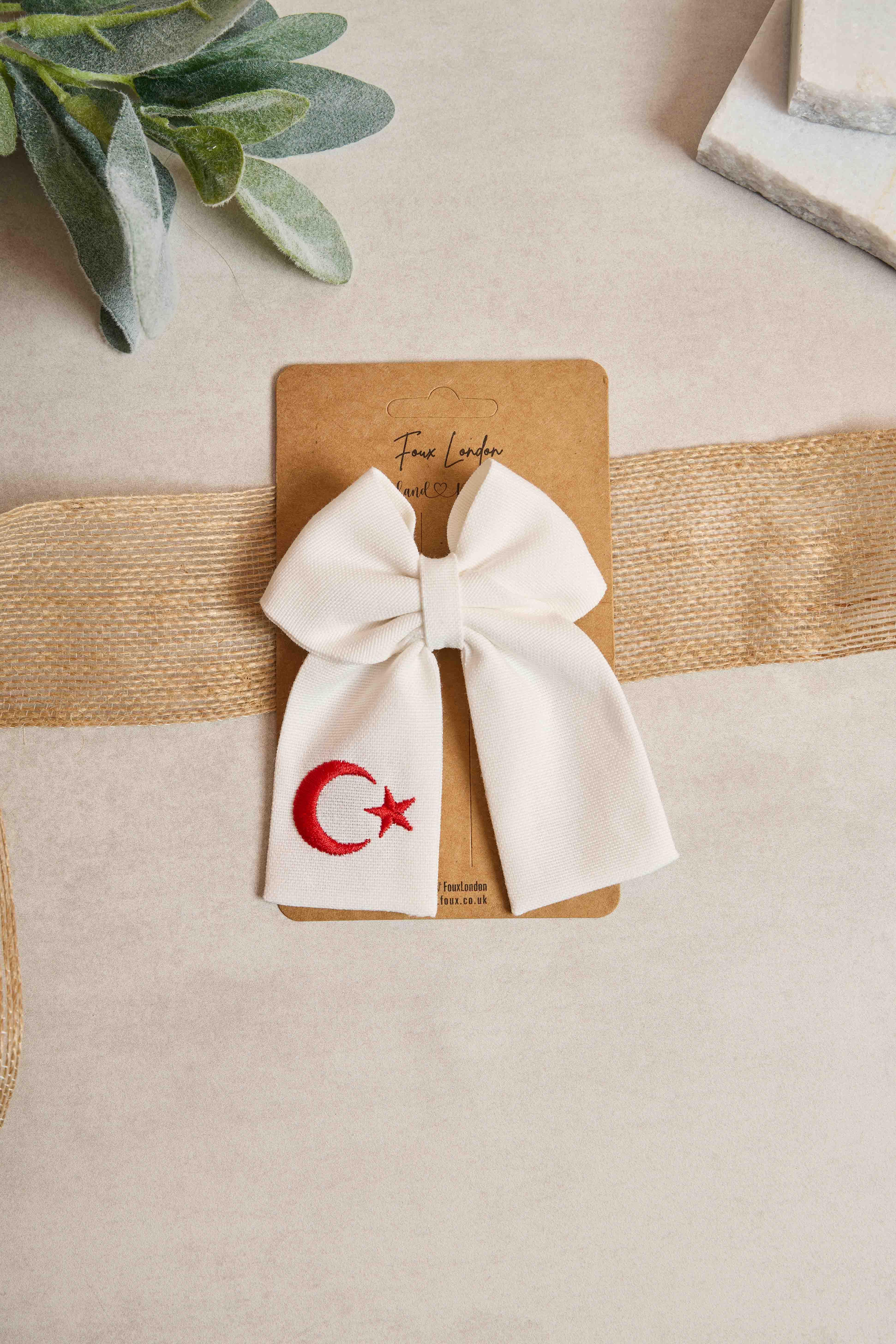Ay Yıldız Nakışlı Beyaz Mini Fiyonk Toka