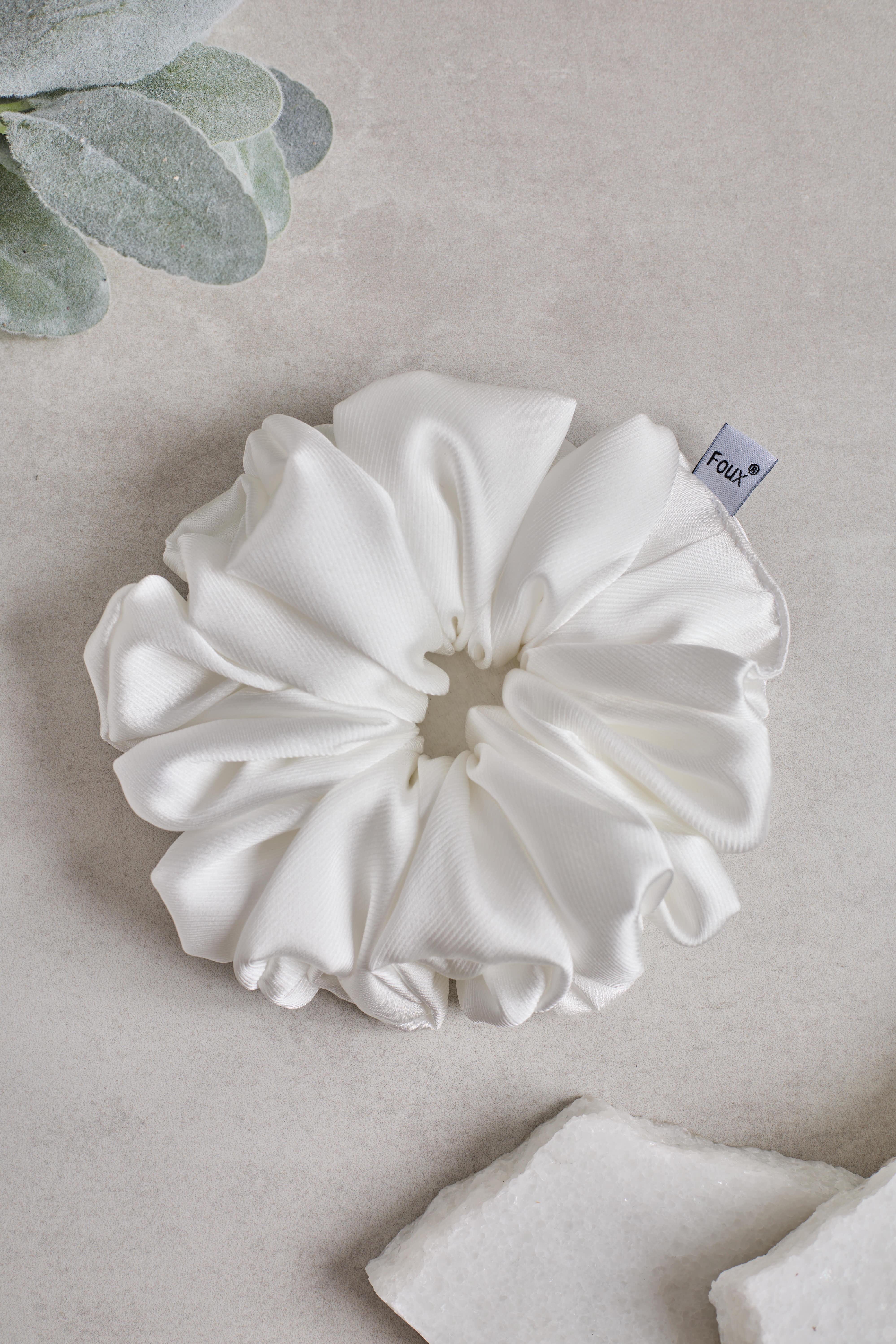 Beyaz Bol Büzgülü Scrunchie
