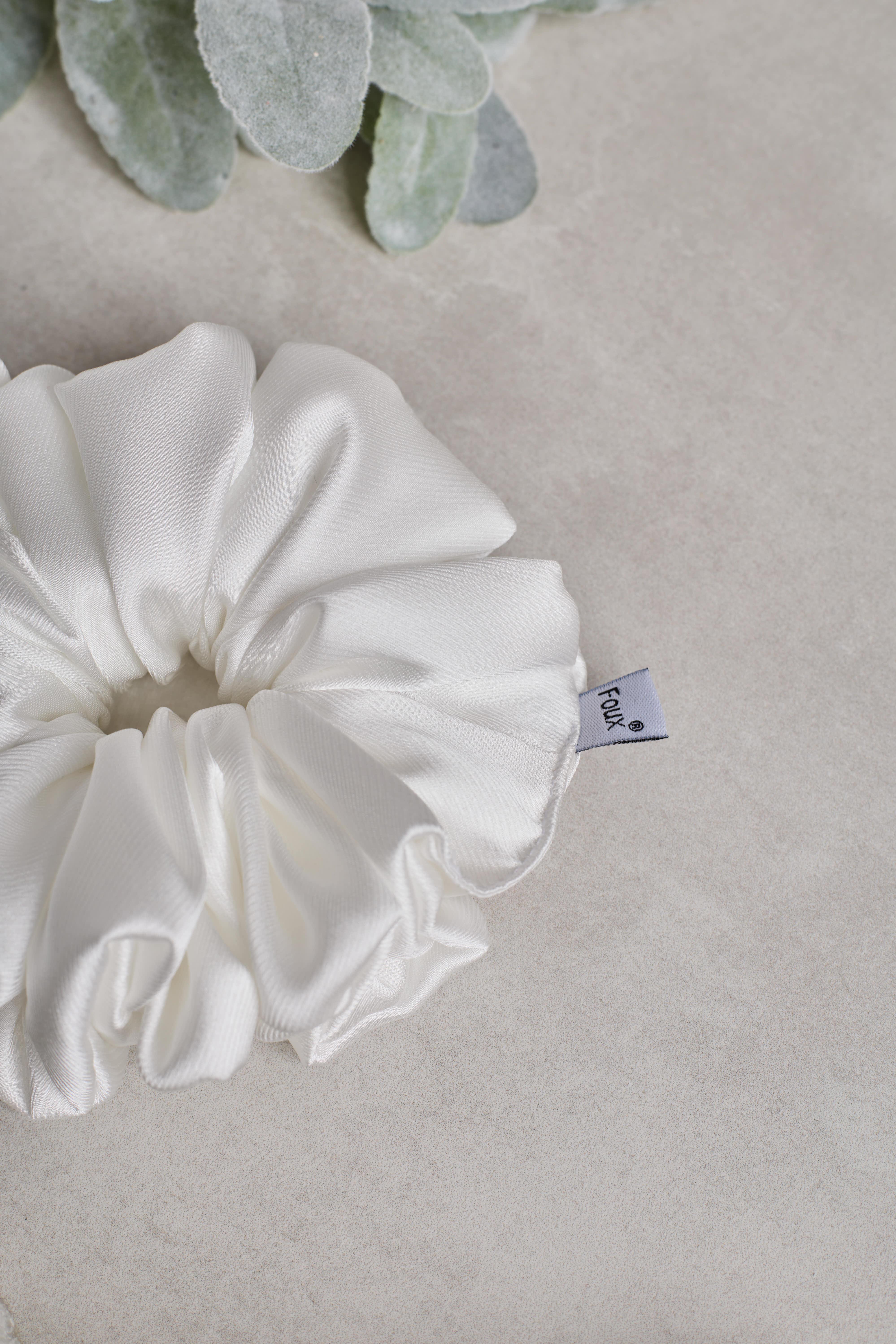 Beyaz Bol Büzgülü Scrunchie