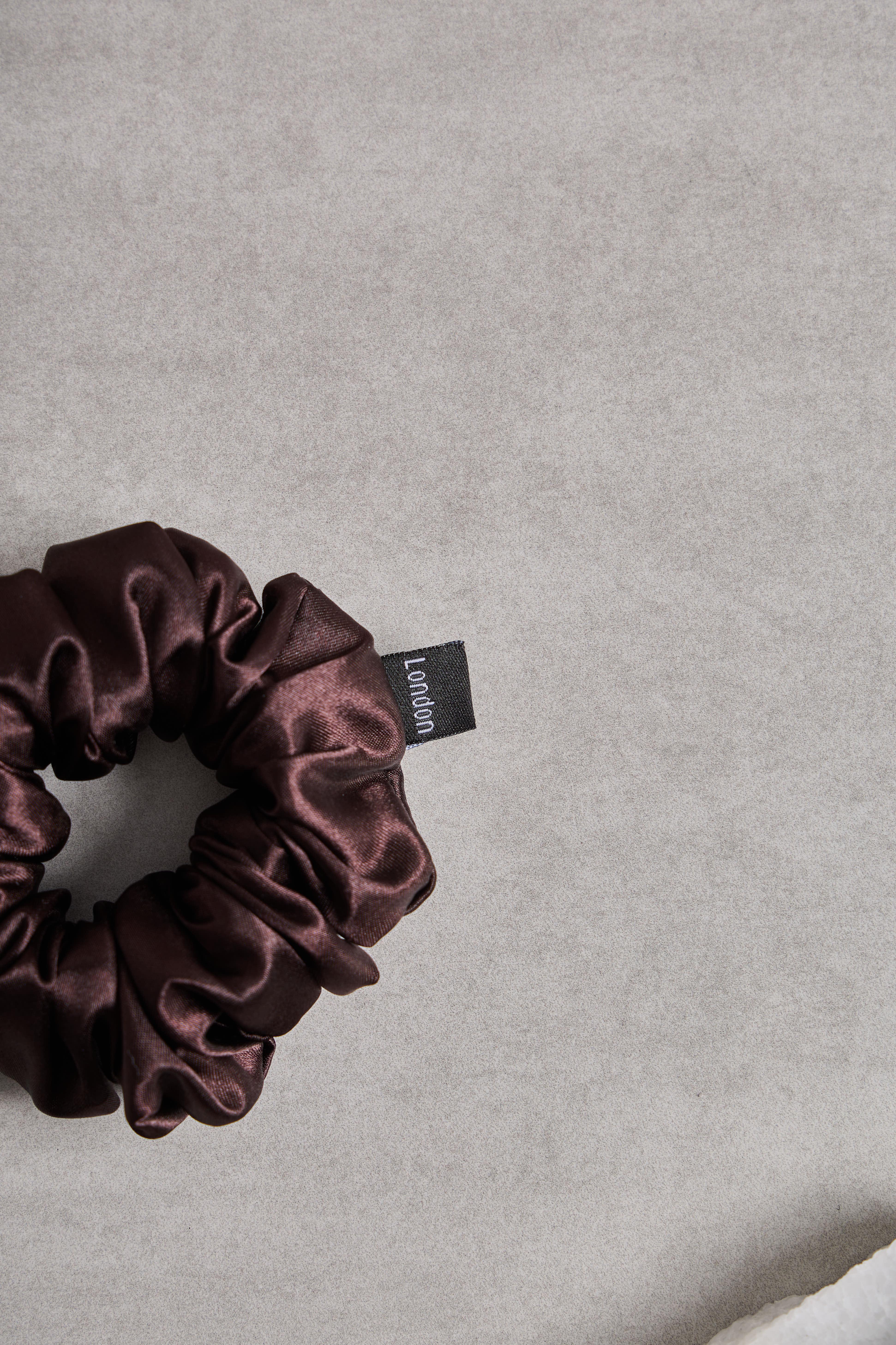 Kahverengi Small Sateen Scrunchie