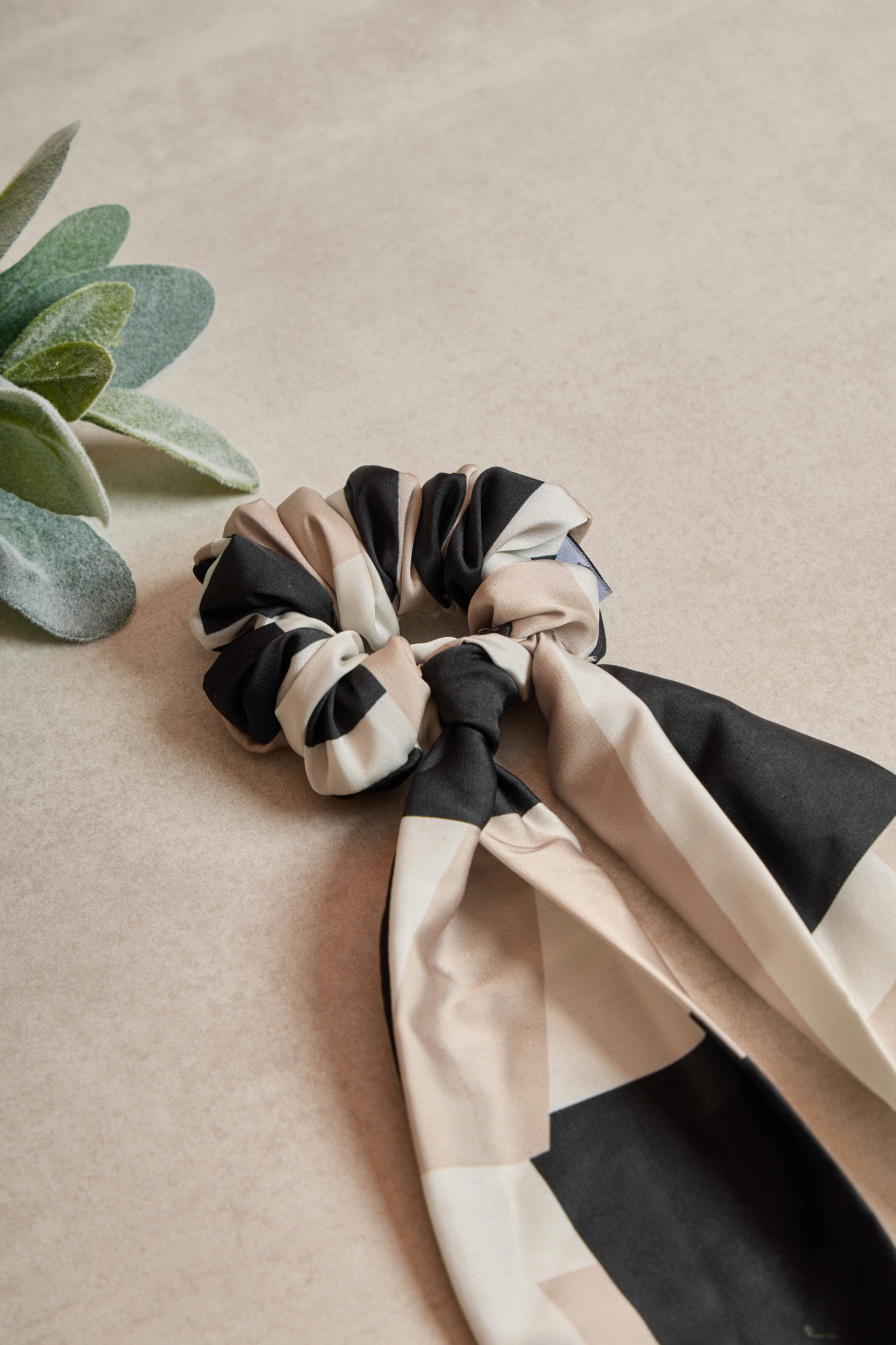 Kuyruklu Beige and Black Scrunchie