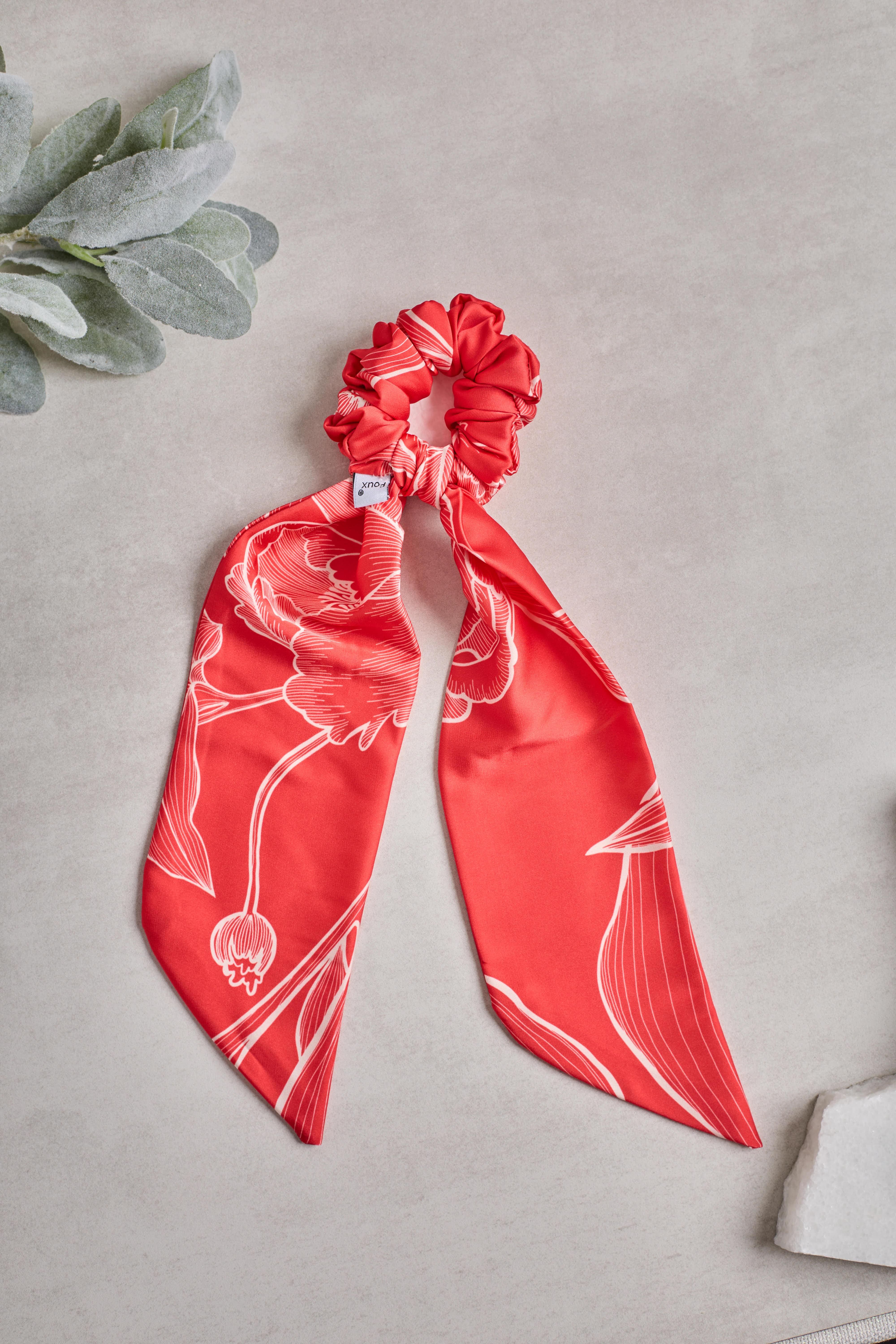 Kuyruklu Carmine Scrunchie