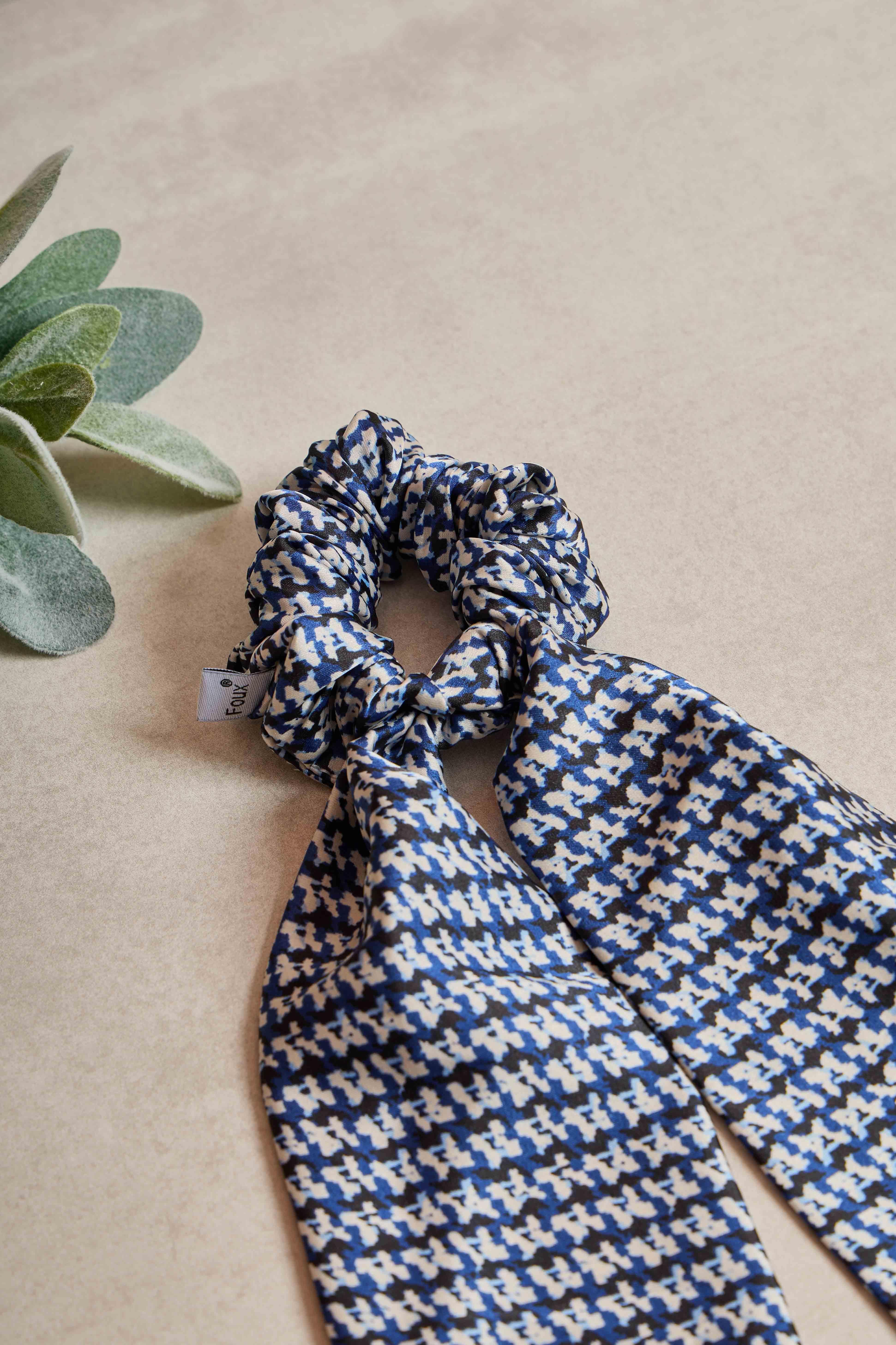 Kuyruklu Mavi Ebruli Scrunchie