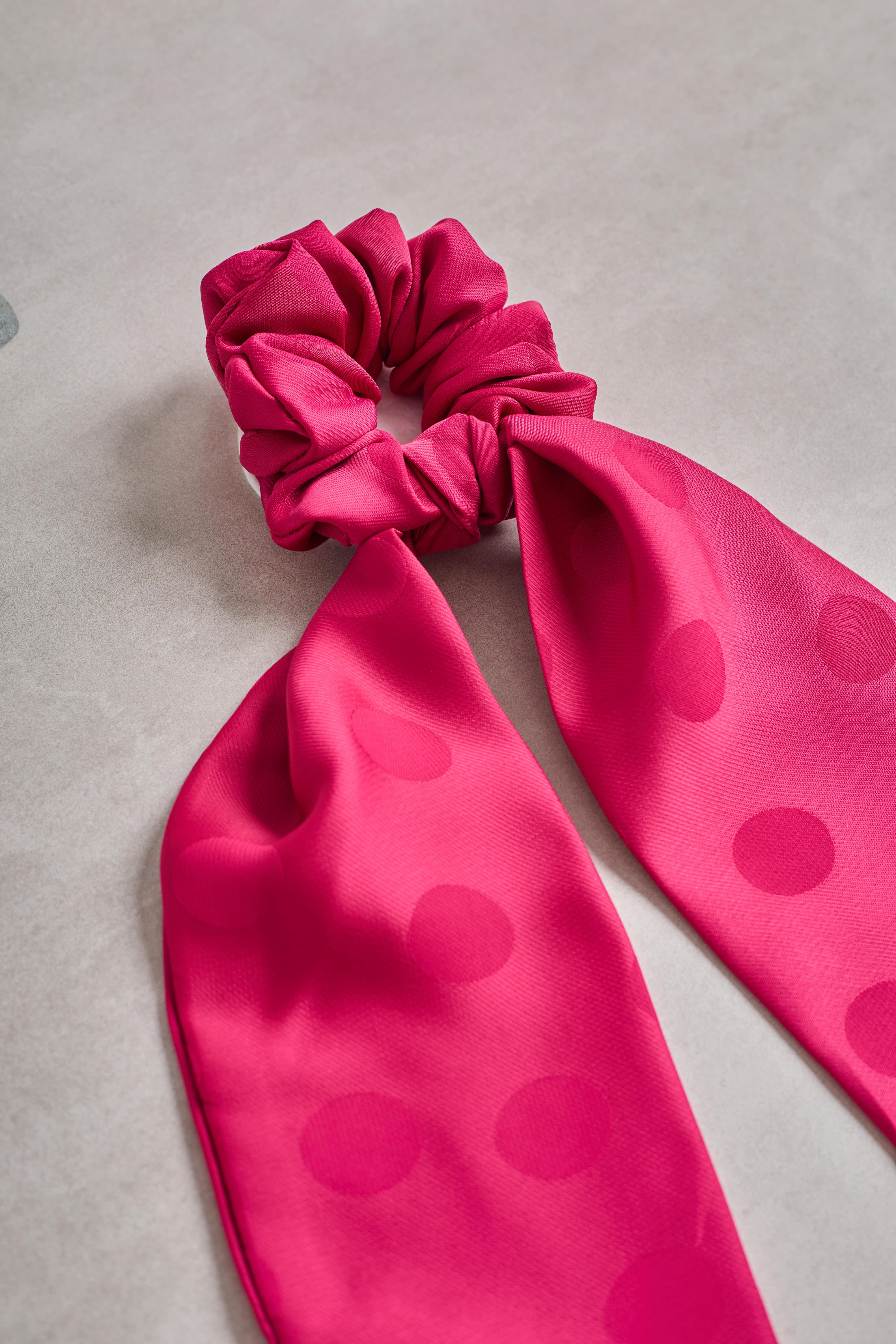 Kuyruklu Puantiyeli Fuşya Scrunchie