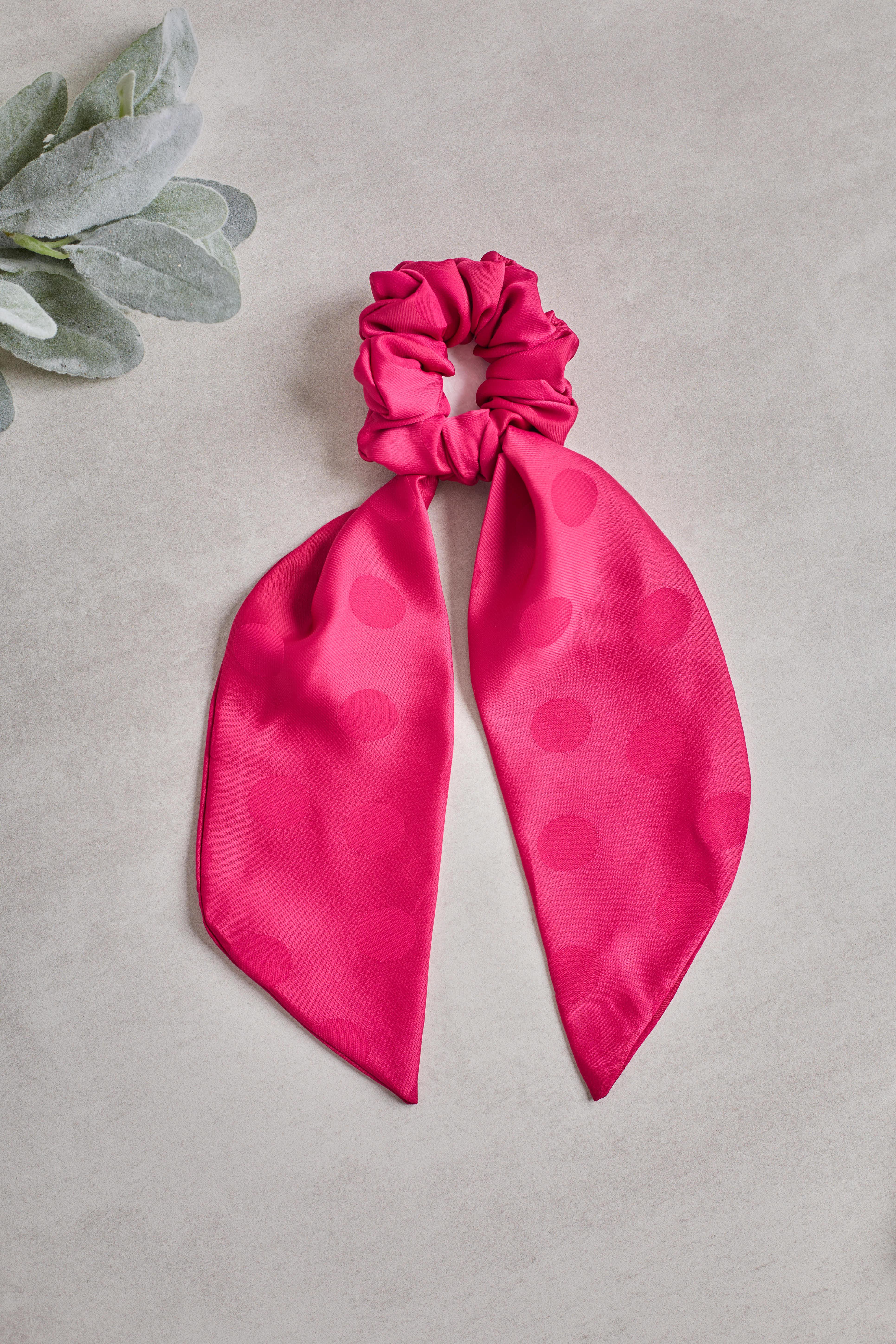 Kuyruklu Puantiyeli Fuşya Scrunchie