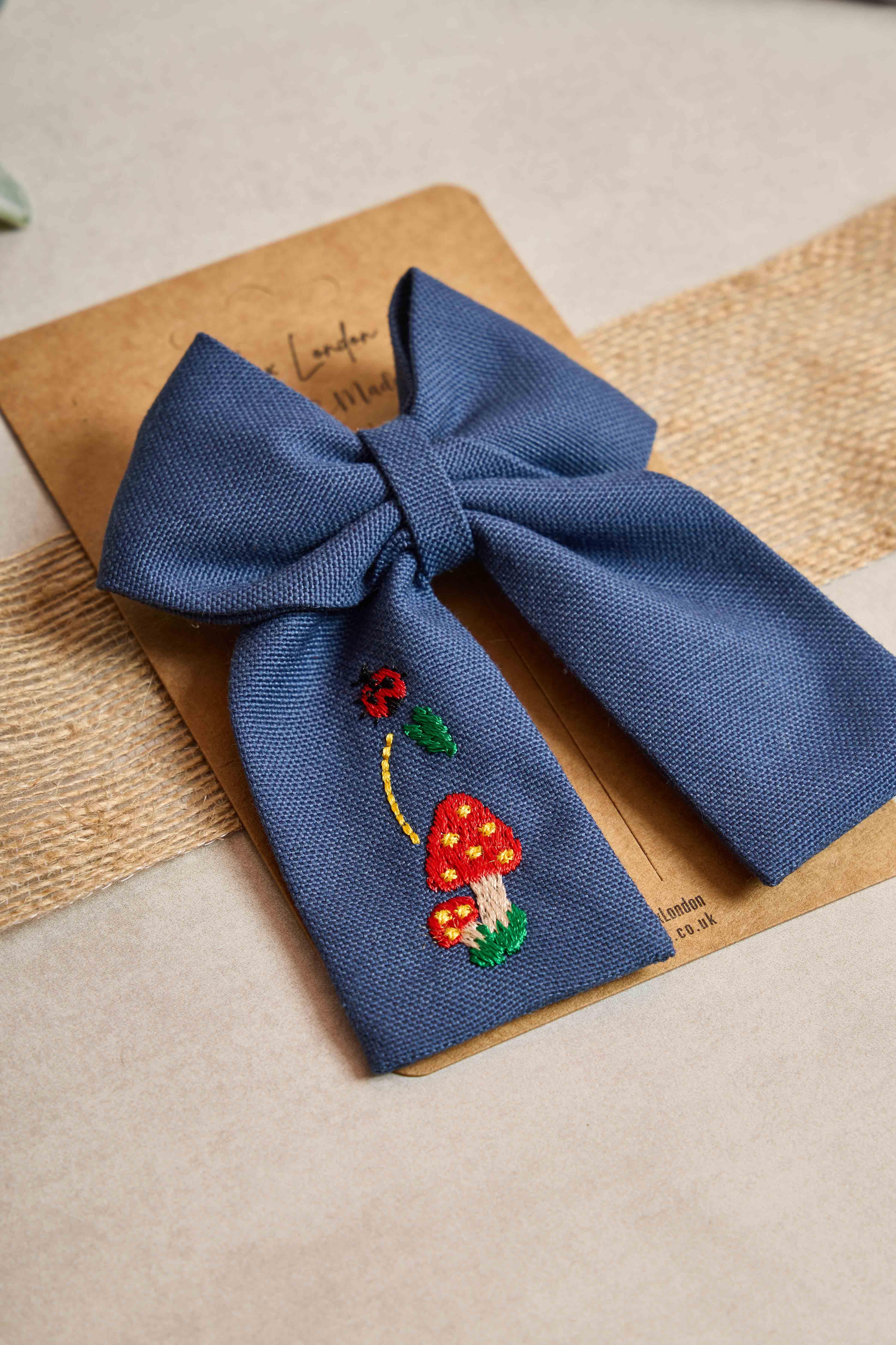 Mantar Nakışlı Lacivert Mini Fiyonk Toka