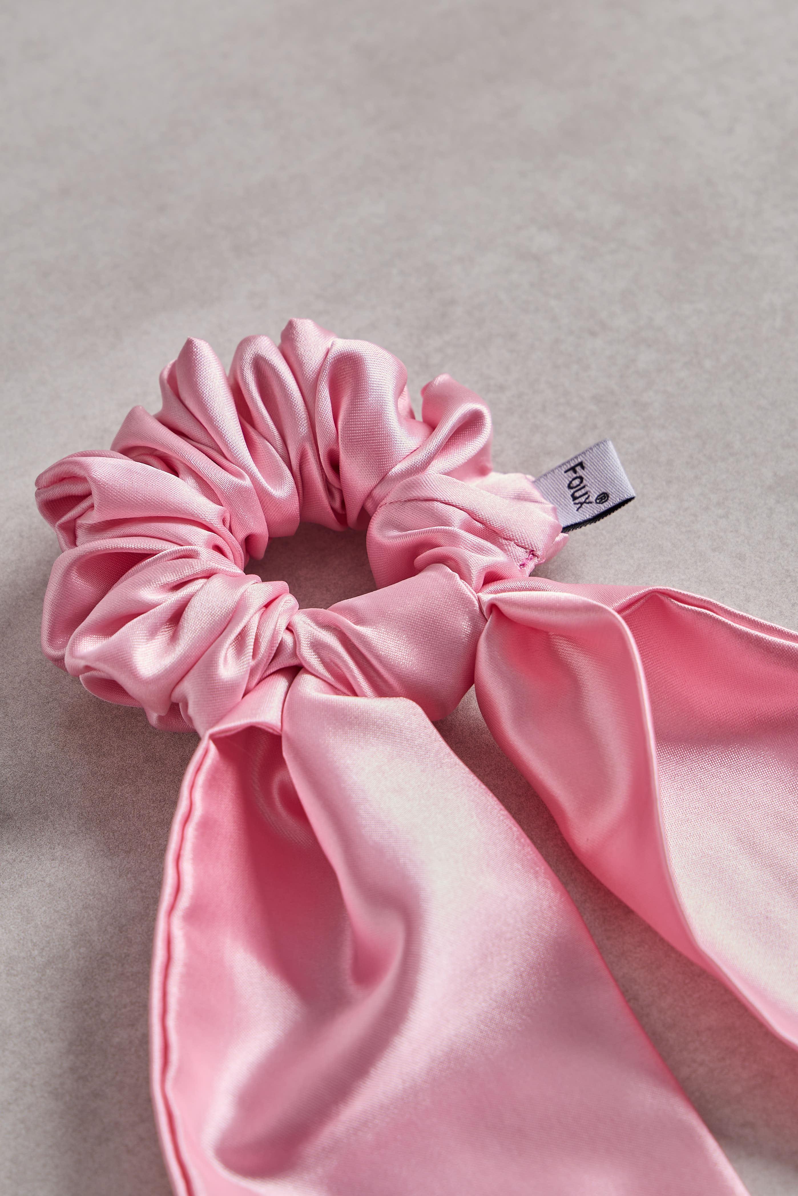 Toz Pembe Kuyruklu Sateen Scrunchie
